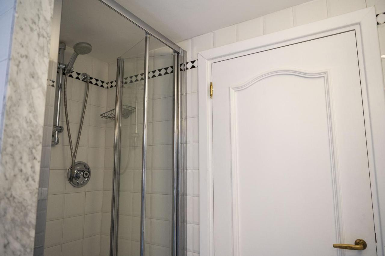 Artsy And Elegant Apartment Near Pantheon Рим Екстериор снимка